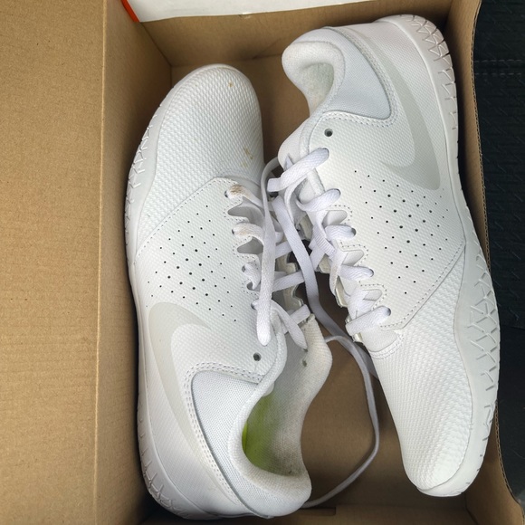 Cheerleading shoes